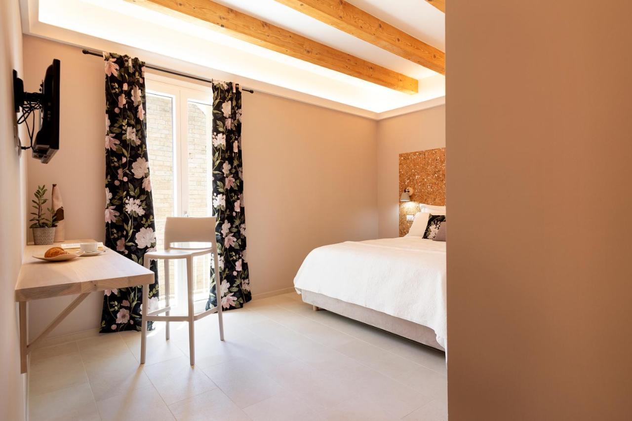 La Via Rooms And Terrace Olbia Exterior photo